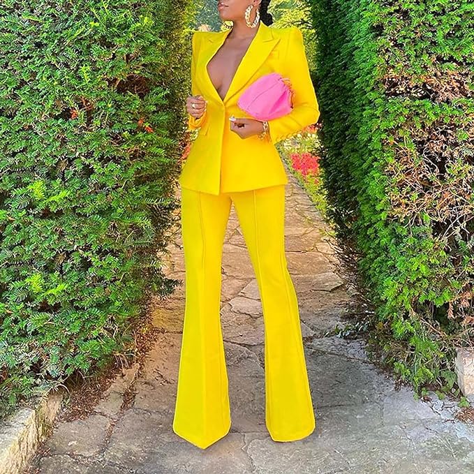 TRAJE AMARILLO MARTHA DEBAYLE